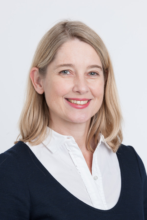 Portrait cortorate en déplacement : en duo avecidentité aux norme française